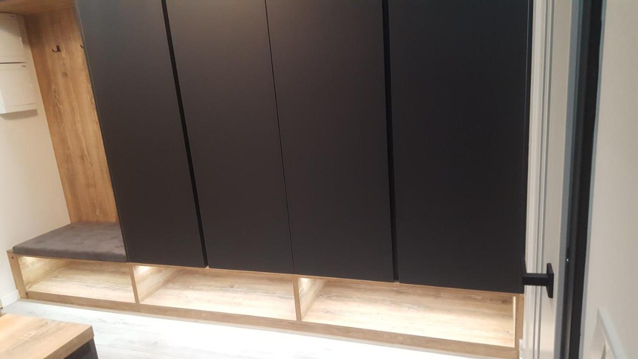 Apartament Skarbowa 2 & Parking レシュノ エクステリア 写真