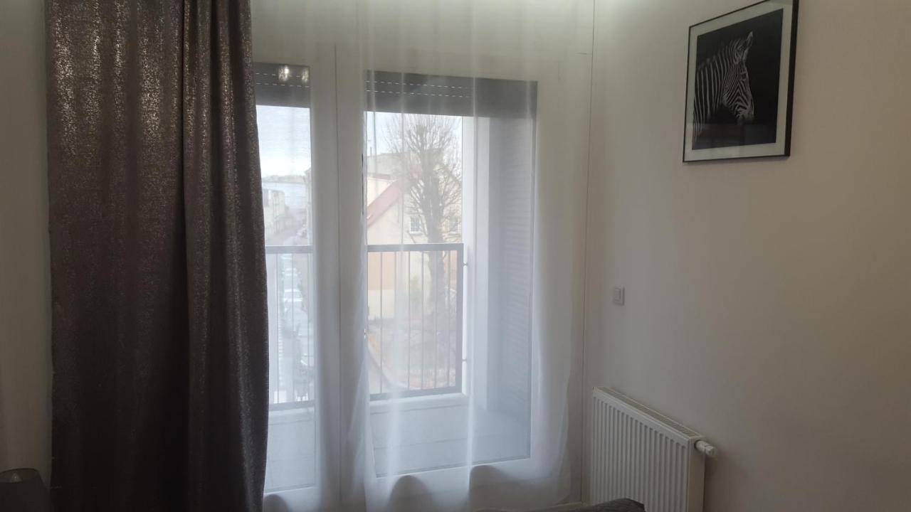 Apartament Skarbowa 2 & Parking レシュノ エクステリア 写真