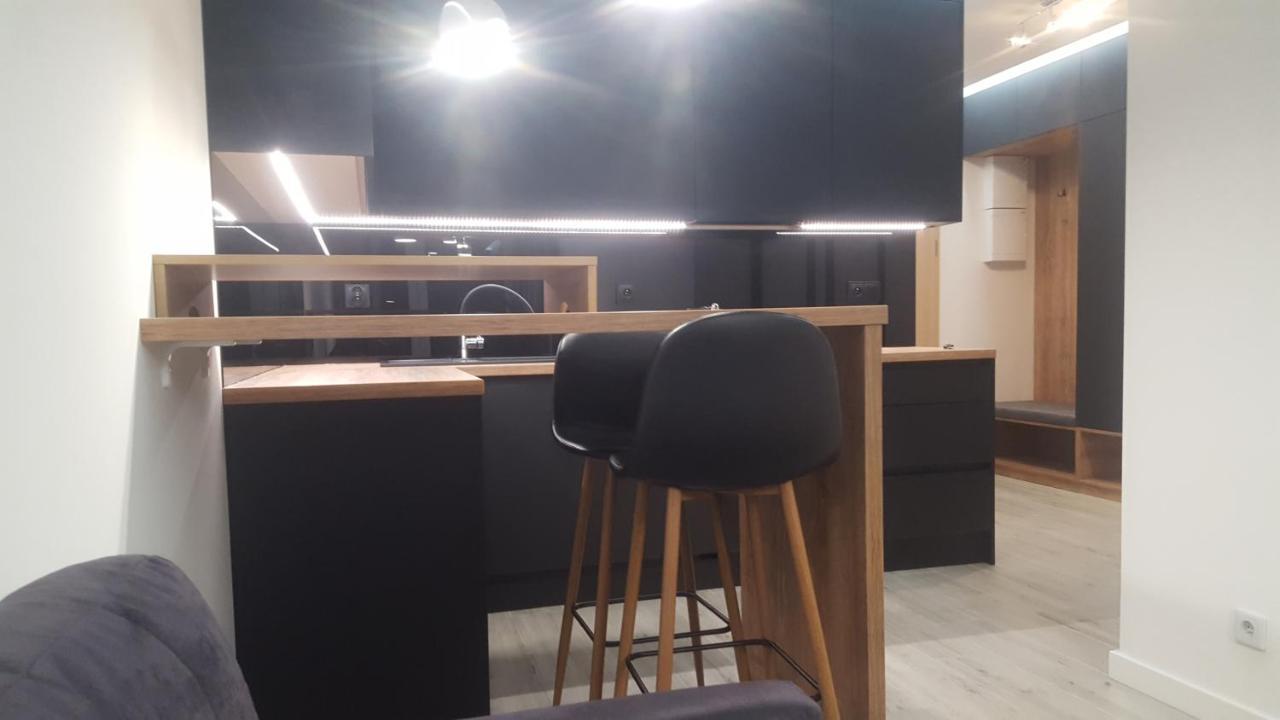 Apartament Skarbowa 2 & Parking レシュノ エクステリア 写真