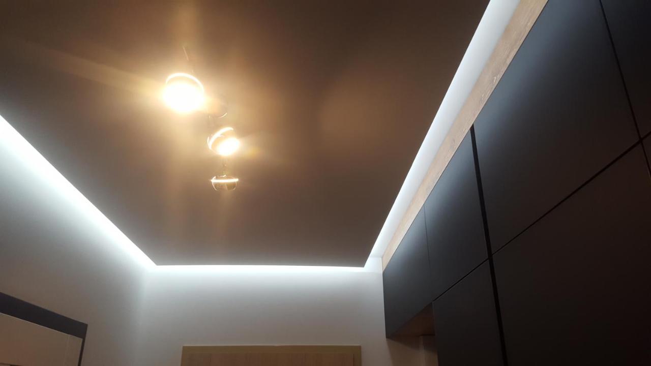Apartament Skarbowa 2 & Parking レシュノ エクステリア 写真